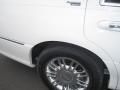 Vibrant White - Town Car Signature Limited Photo No. 11
