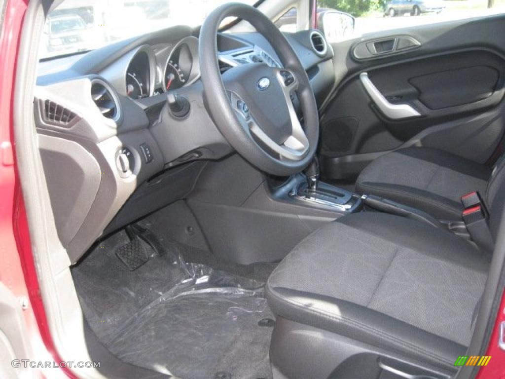 2011 Fiesta SE Sedan - Bright Magenta Metallic / Charcoal Black/Blue Cloth photo #8
