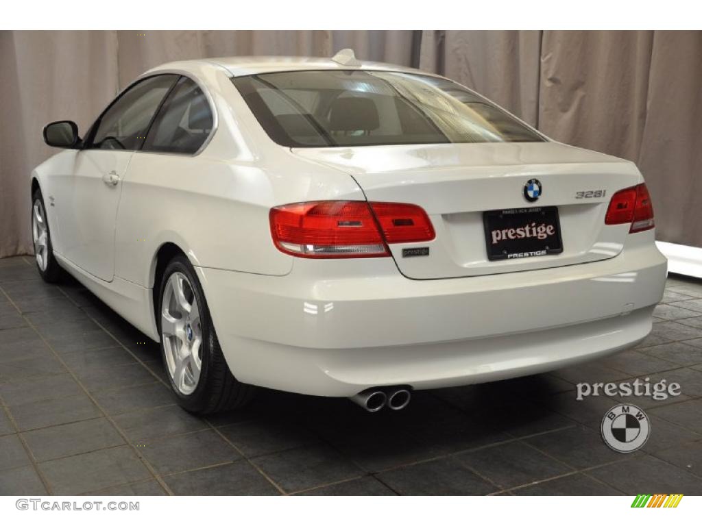 2010 3 Series 328i xDrive Coupe - Alpine White / Black photo #4