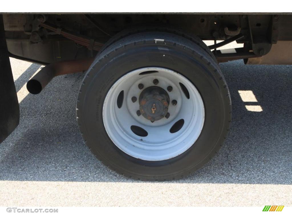 2003 F450 Super Duty XL Regular Cab Chassis Stake Truck - Bright Red / Medium Flint photo #11