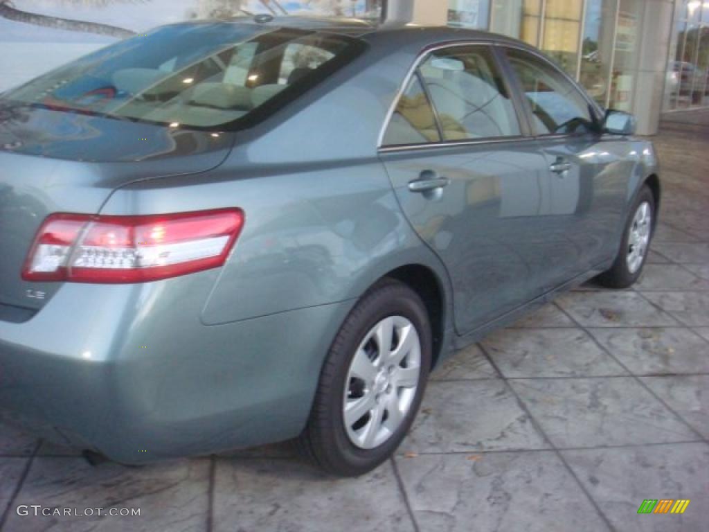 2010 Camry LE - Aloe Green Metallic / Ash Gray photo #8