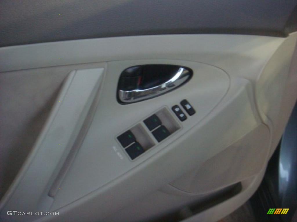 2010 Camry LE - Aloe Green Metallic / Ash Gray photo #17