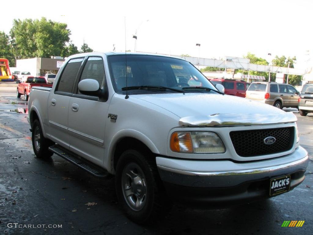 2002 F150 Lariat SuperCrew - Oxford White / Medium Parchment photo #4