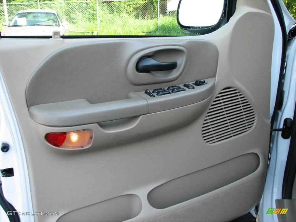 2002 F150 Lariat SuperCrew - Oxford White / Medium Parchment photo #11