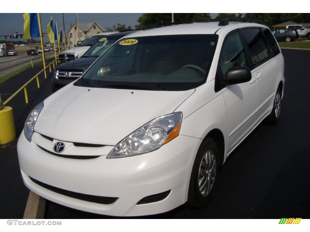2009 Sienna LE - Super White / Stone photo #1