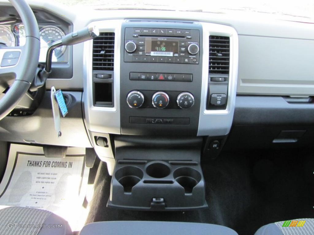 2011 Ram 1500 SLT Crew Cab - White Gold / Dark Slate Gray photo #10