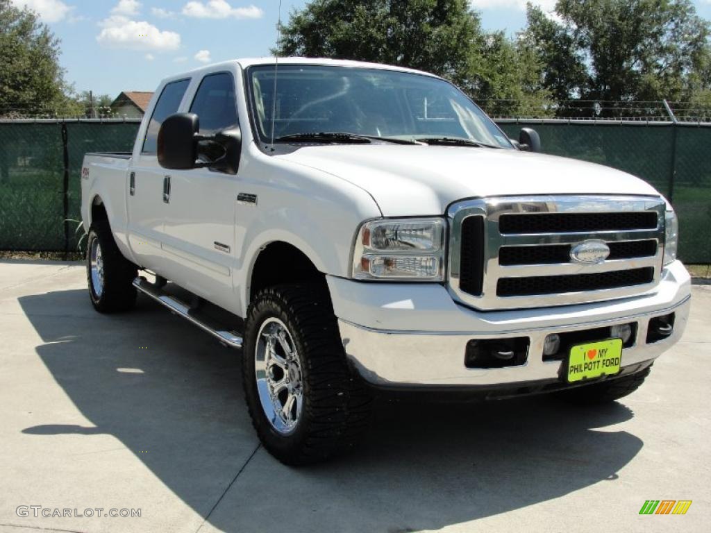 2005 F250 Super Duty XLT Crew Cab 4x4 - Oxford White / Tan photo #1