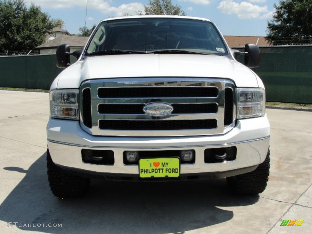 2005 F250 Super Duty XLT Crew Cab 4x4 - Oxford White / Tan photo #8