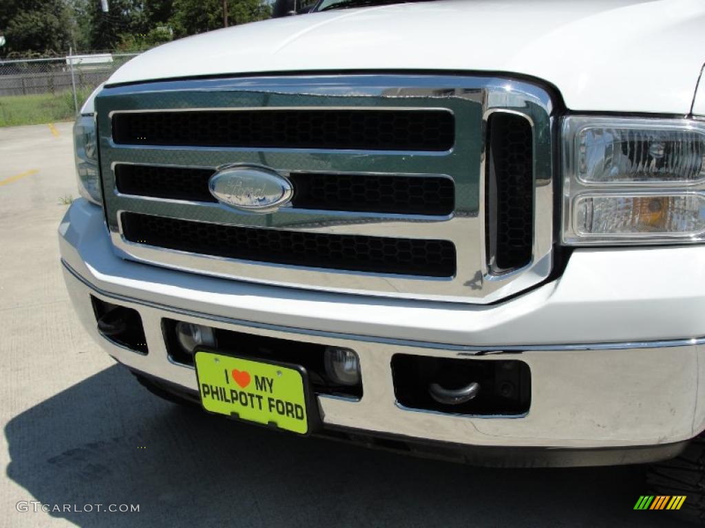 2005 F250 Super Duty XLT Crew Cab 4x4 - Oxford White / Tan photo #11