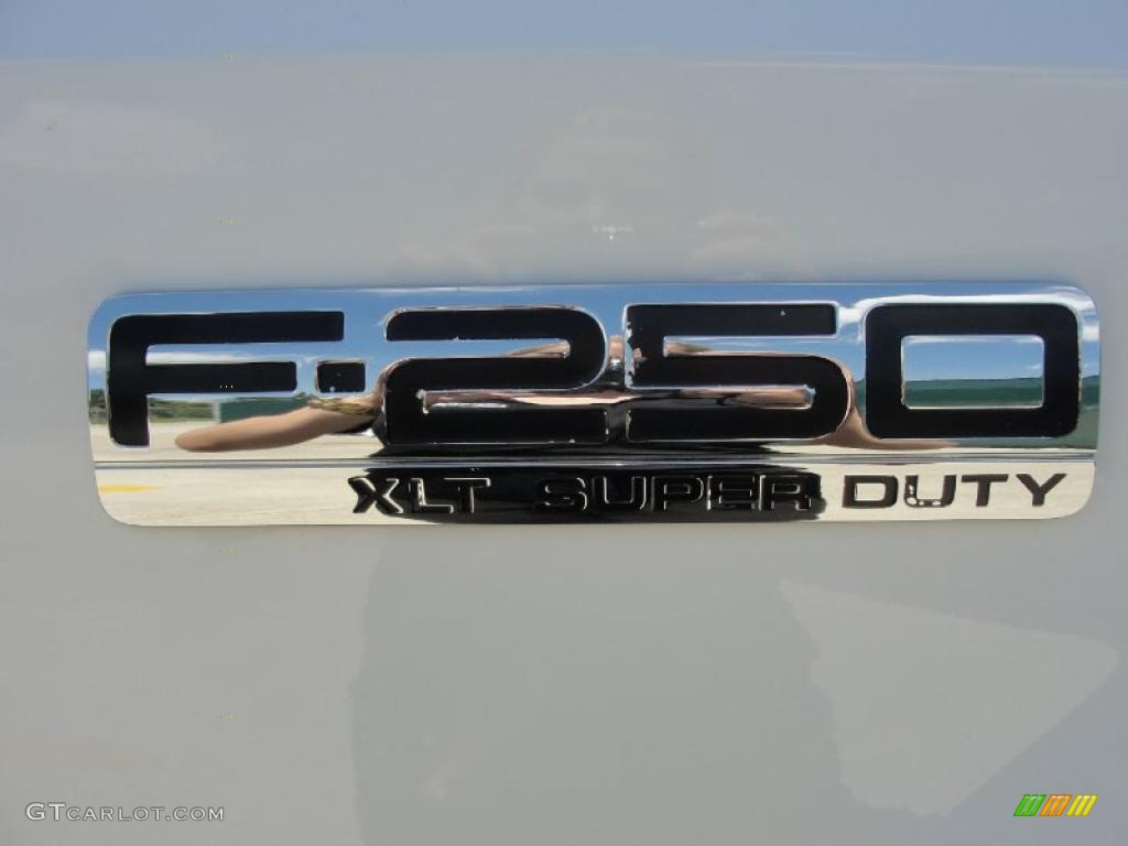 2005 F250 Super Duty XLT Crew Cab 4x4 - Oxford White / Tan photo #16