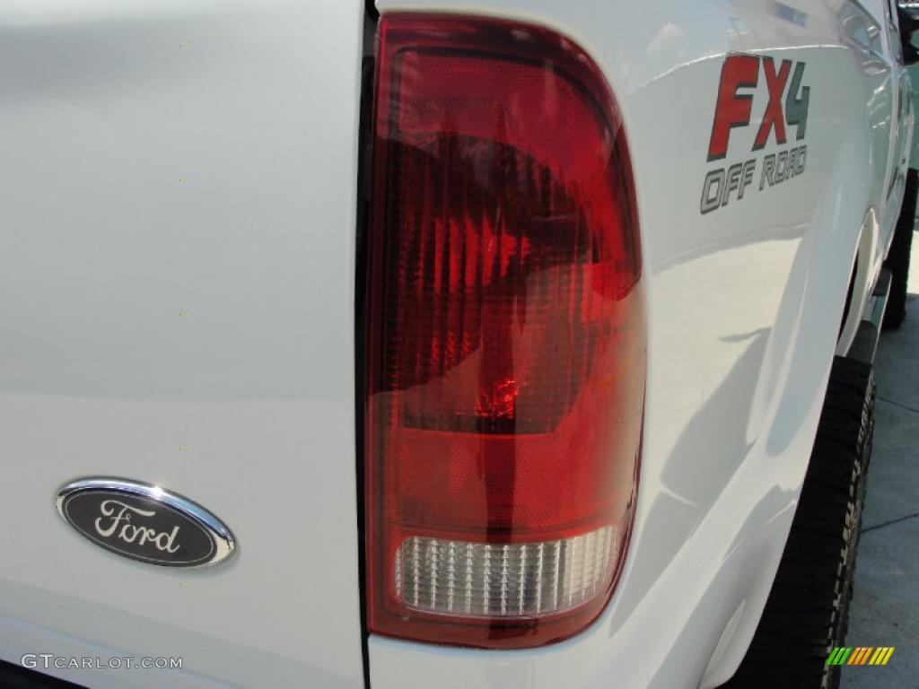 2005 F250 Super Duty XLT Crew Cab 4x4 - Oxford White / Tan photo #21