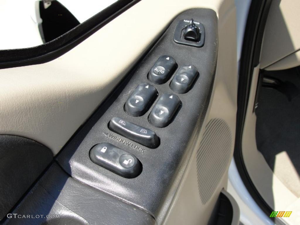 2005 F250 Super Duty XLT Crew Cab 4x4 - Oxford White / Tan photo #35