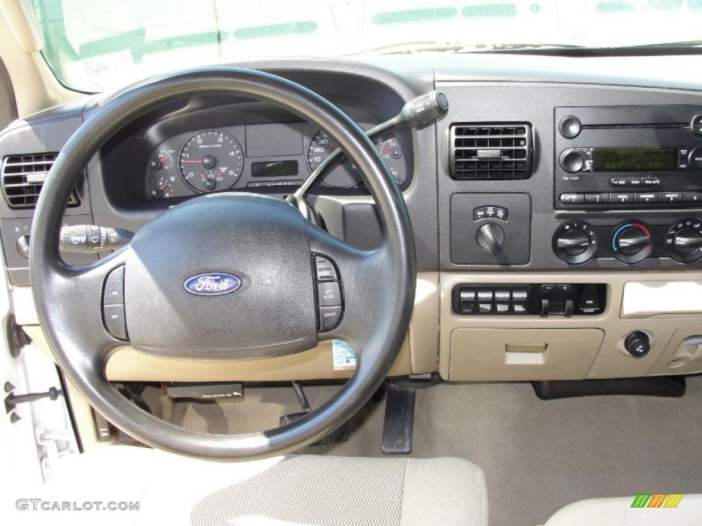 2005 F250 Super Duty XLT Crew Cab 4x4 - Oxford White / Tan photo #38