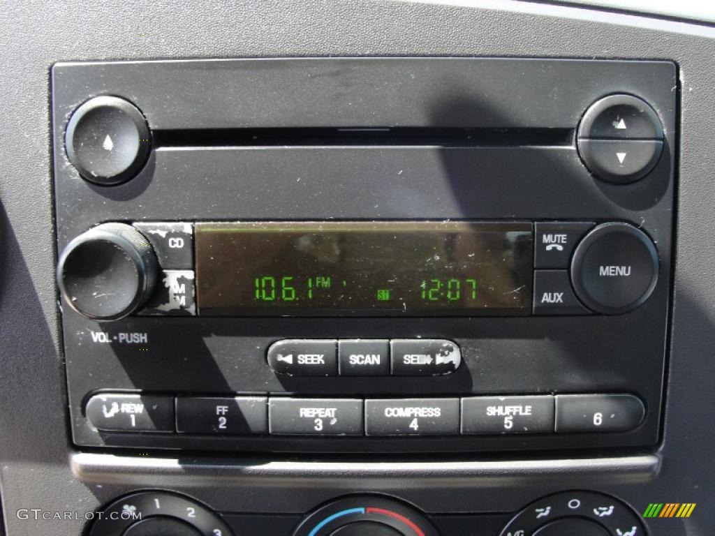 2005 F250 Super Duty XLT Crew Cab 4x4 - Oxford White / Tan photo #40