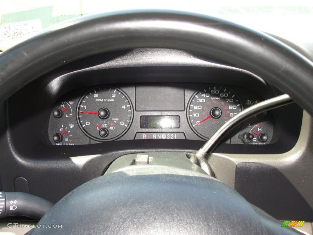 2005 F250 Super Duty XLT Crew Cab 4x4 - Oxford White / Tan photo #45
