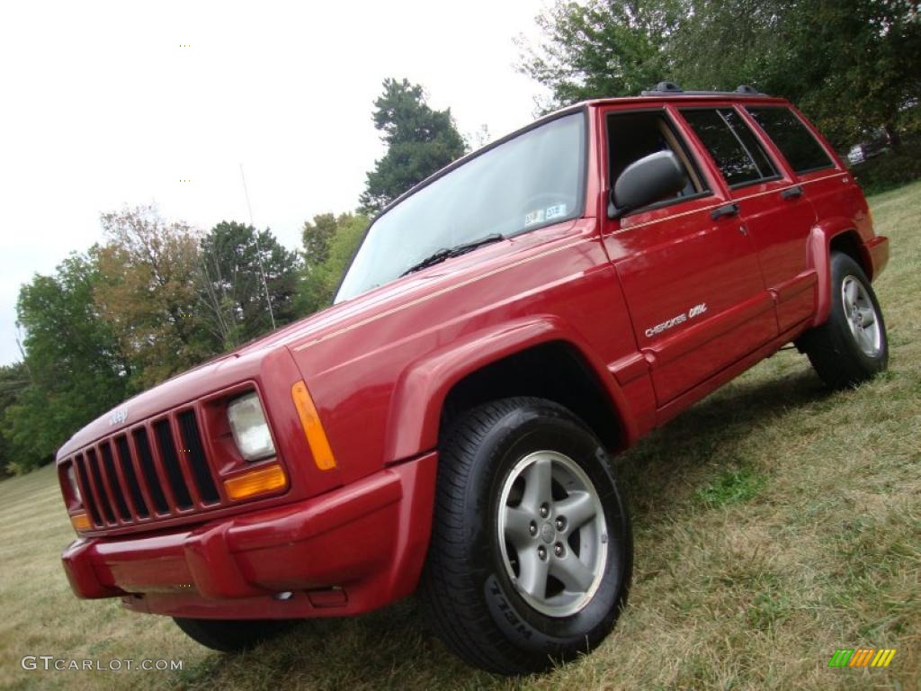 1999 Cherokee Classic 4x4 - Chili Pepper Red Pearl / Camel photo #1