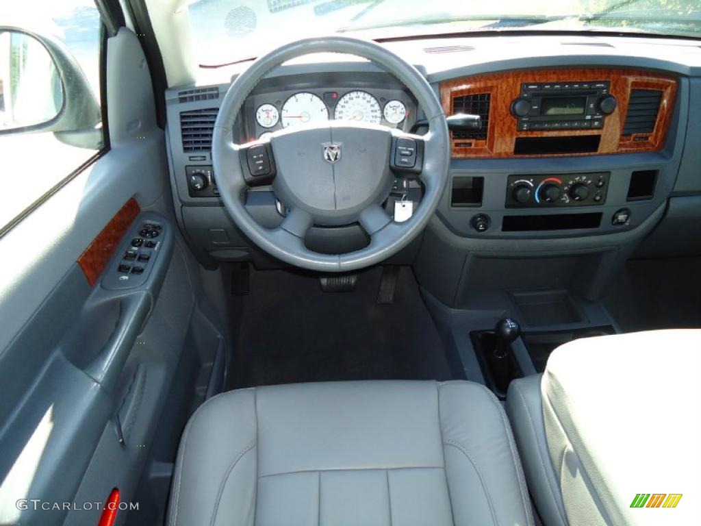 2006 Ram 2500 SLT Quad Cab 4x4 - Bright White / Medium Slate Gray photo #9