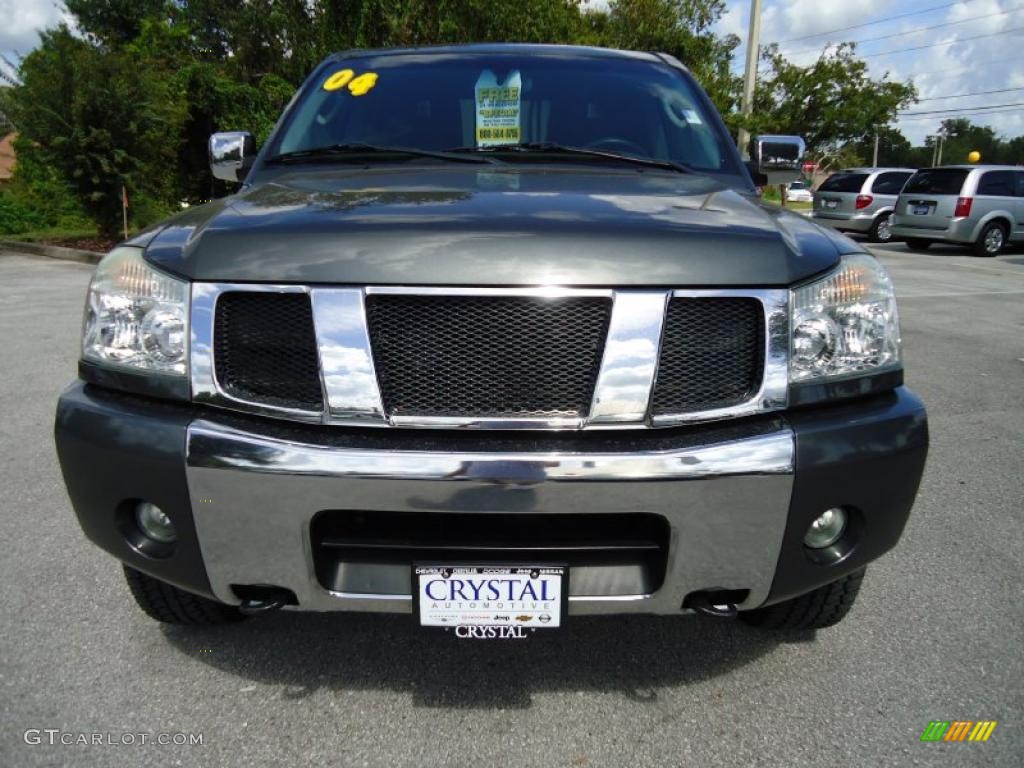 2004 Titan SE Crew Cab 4x4 - Smoke Gray / Graphite/Titanium photo #21