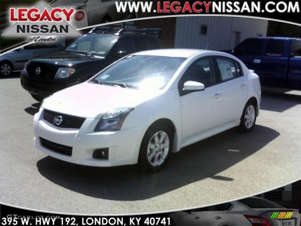 2011 Sentra 2.0 SR - Aspen White / Charcoal photo #1