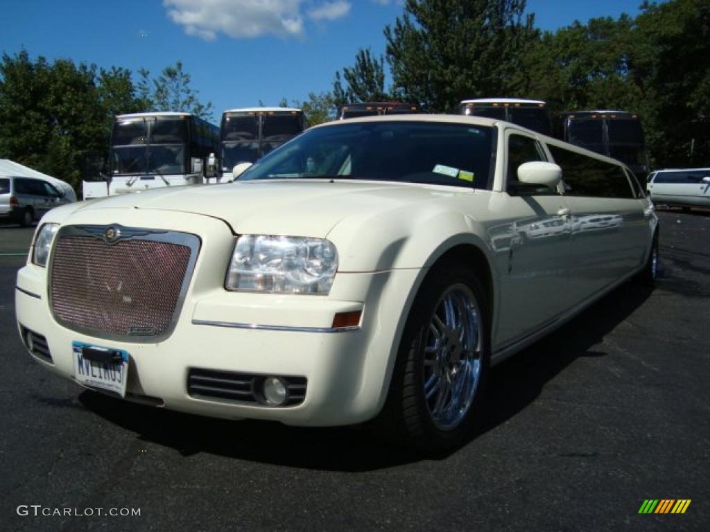 2008 300 Touring Limousine - Cool Vanilla White / Dark Slate Gray photo #1