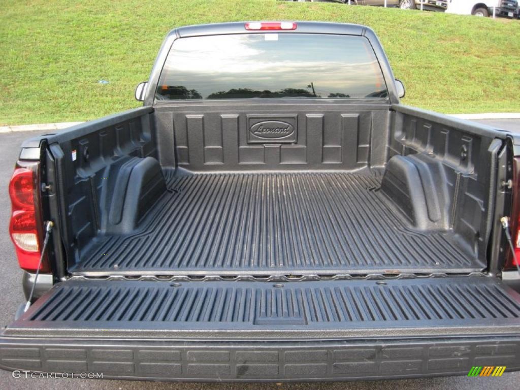 2004 Silverado 1500 LS Regular Cab - Black / Dark Charcoal photo #14