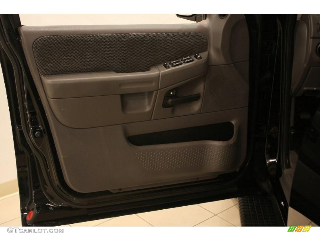 2002 Explorer XLT - Black Clearcoat / Graphite photo #9