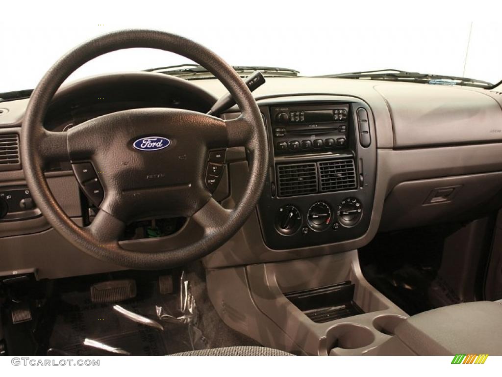 2002 Explorer XLT - Black Clearcoat / Graphite photo #12
