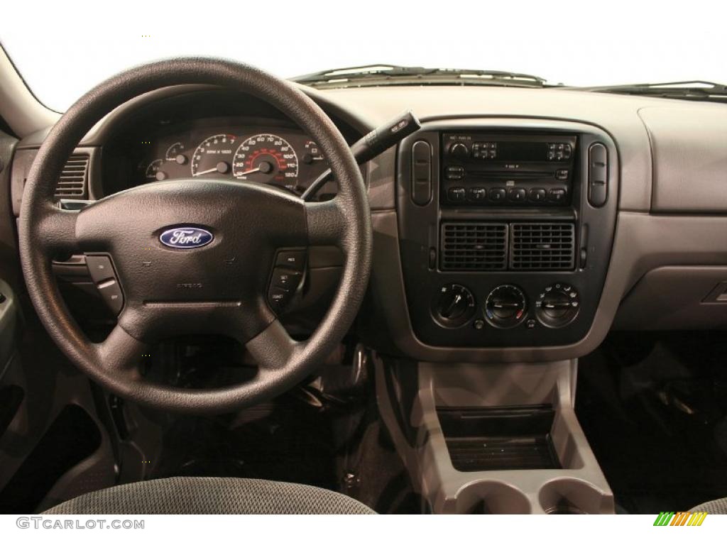 2002 Explorer XLT - Black Clearcoat / Graphite photo #21