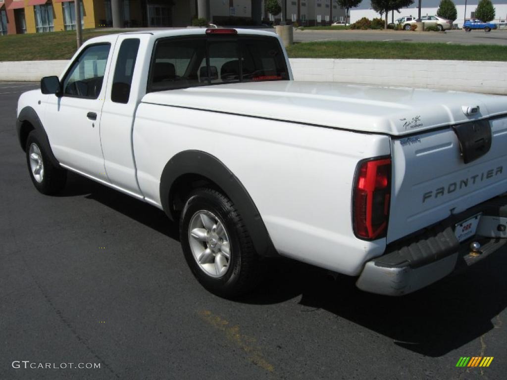 2001 Frontier XE King Cab - Cloud White / Gray photo #3