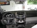 Super White - RAV4 4WD Photo No. 27