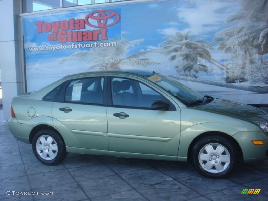 Kiwi Green Metallic Ford Focus