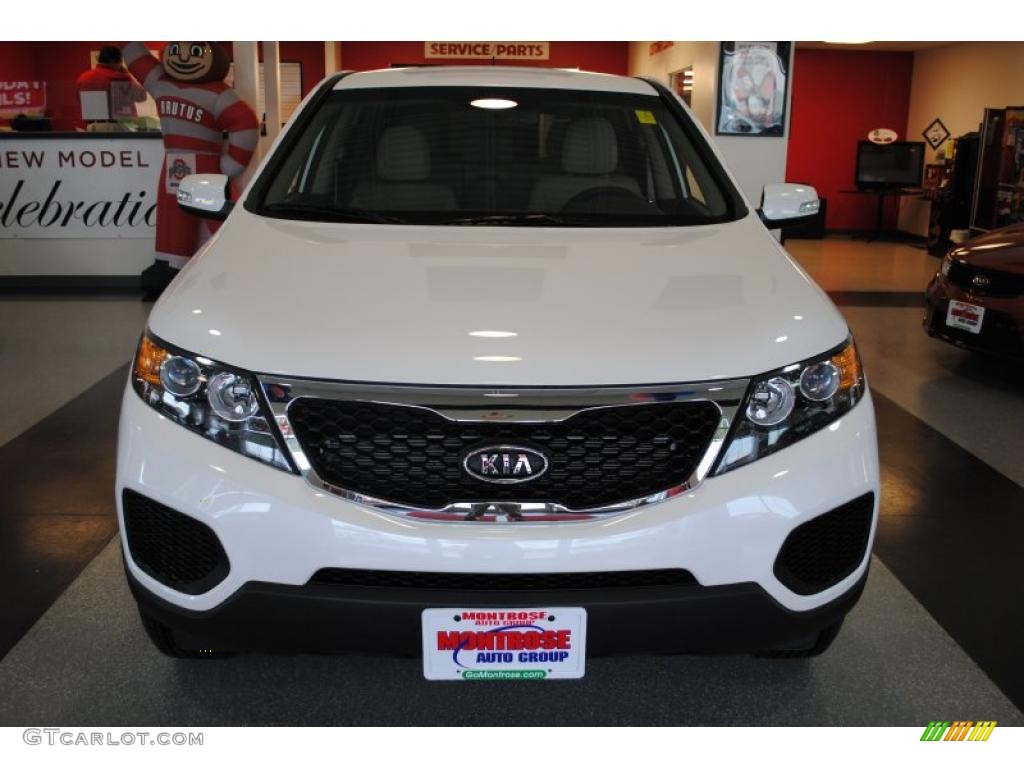 2011 Sorento LX - Snow White Pearl / Beige photo #11