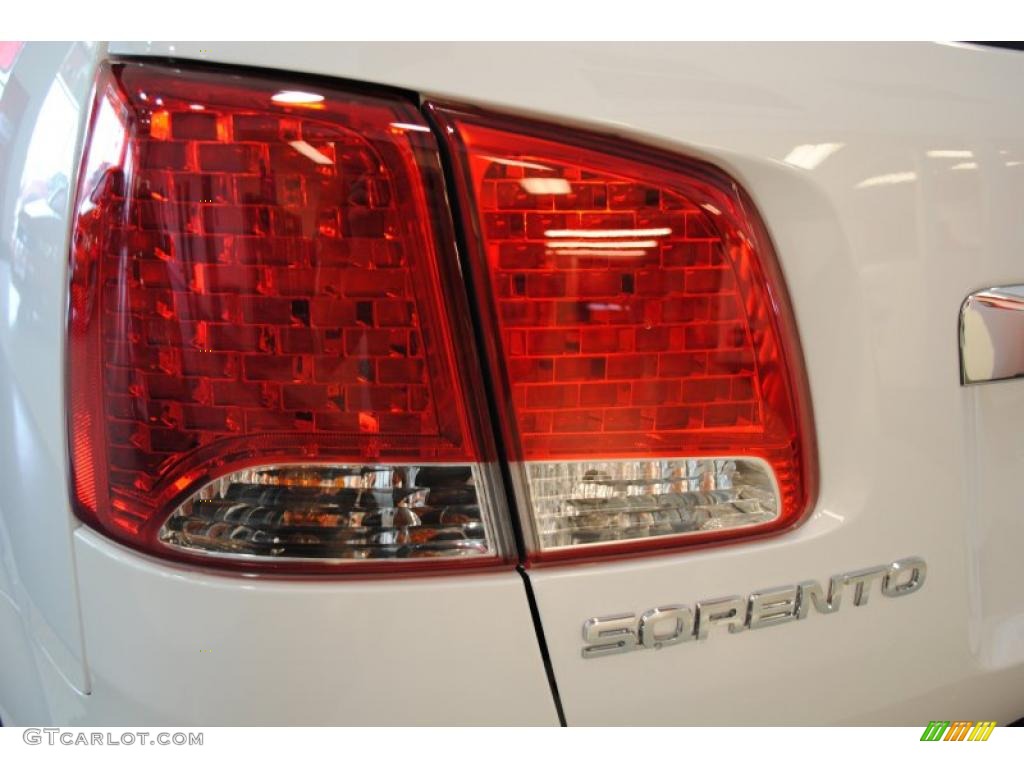 2011 Sorento LX - Snow White Pearl / Beige photo #48