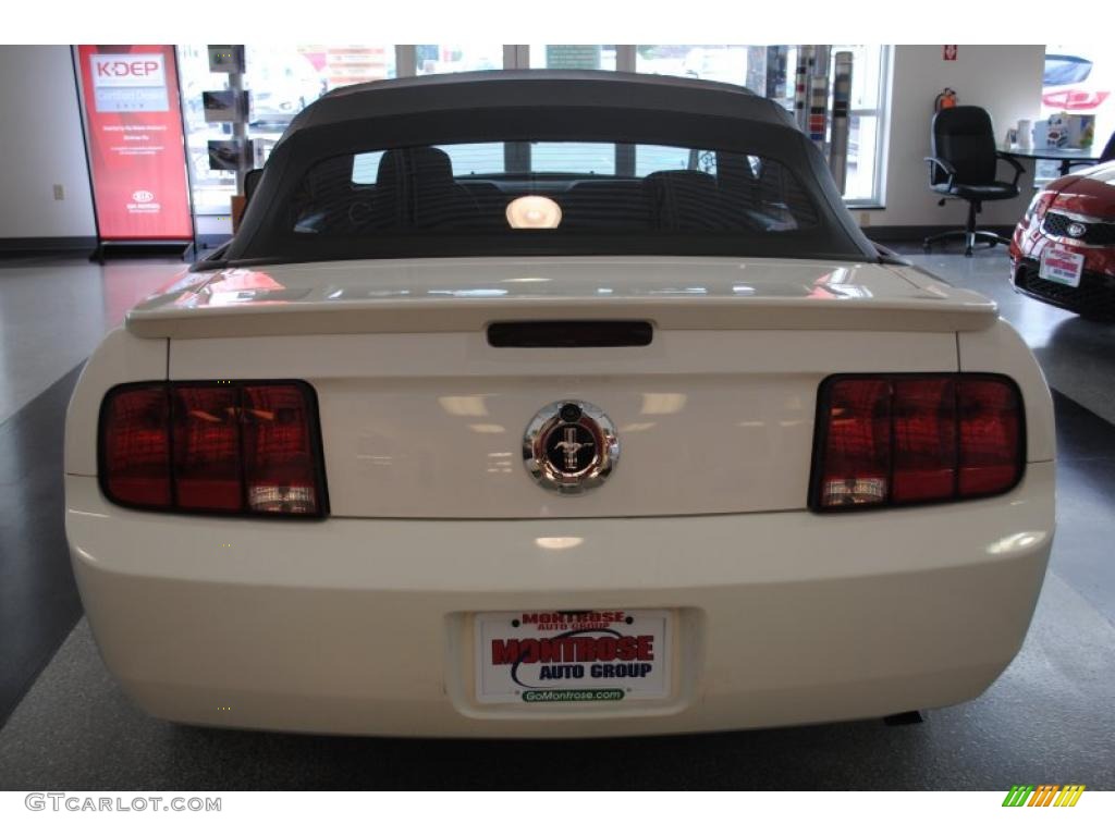 2007 Mustang V6 Deluxe Convertible - Performance White / Dark Charcoal photo #5