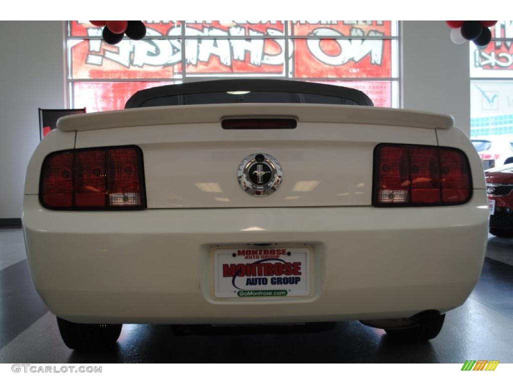 2007 Mustang V6 Deluxe Convertible - Performance White / Dark Charcoal photo #6