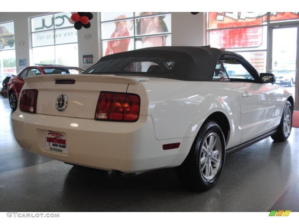 2007 Mustang V6 Deluxe Convertible - Performance White / Dark Charcoal photo #7