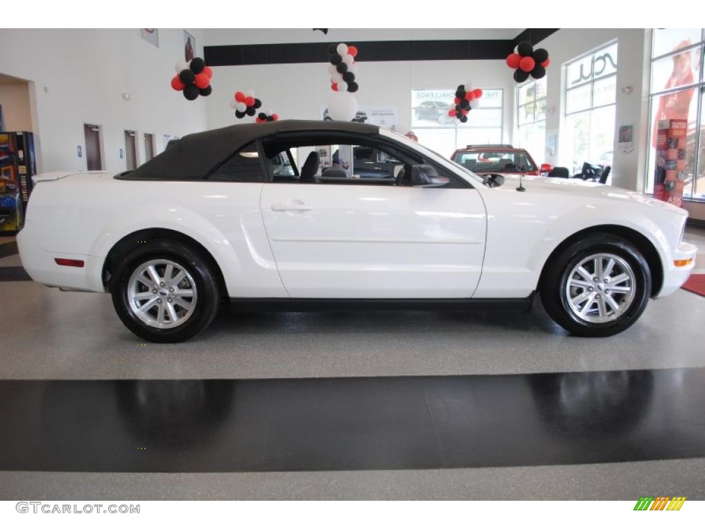 2007 Mustang V6 Deluxe Convertible - Performance White / Dark Charcoal photo #8