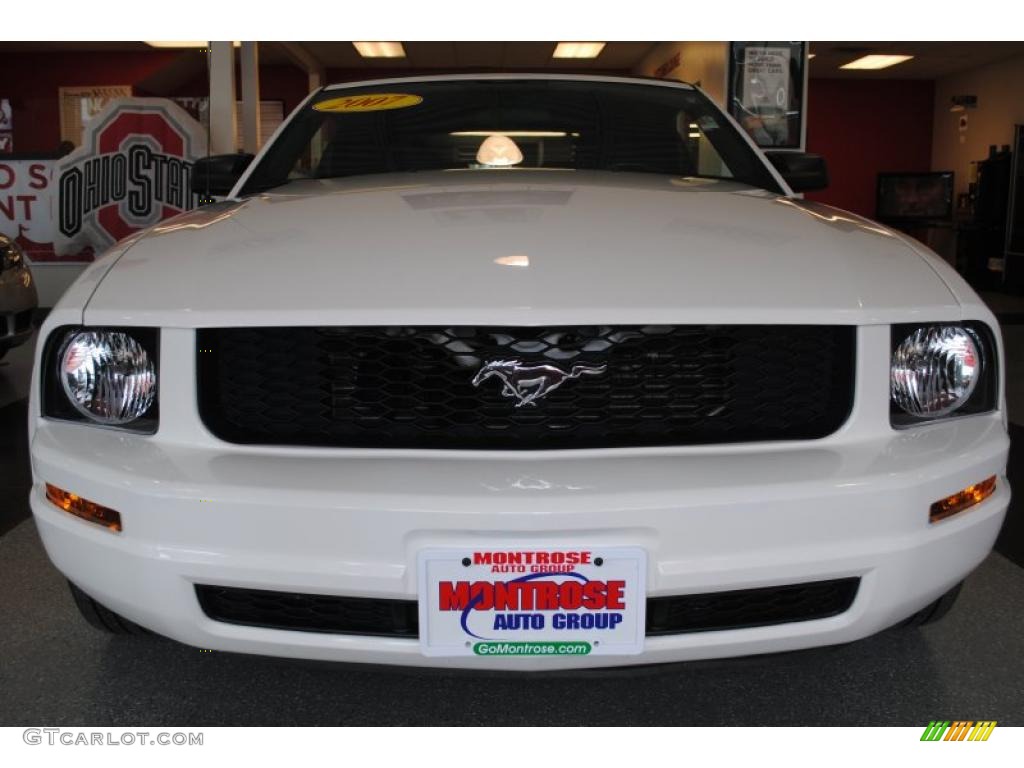 2007 Mustang V6 Deluxe Convertible - Performance White / Dark Charcoal photo #11