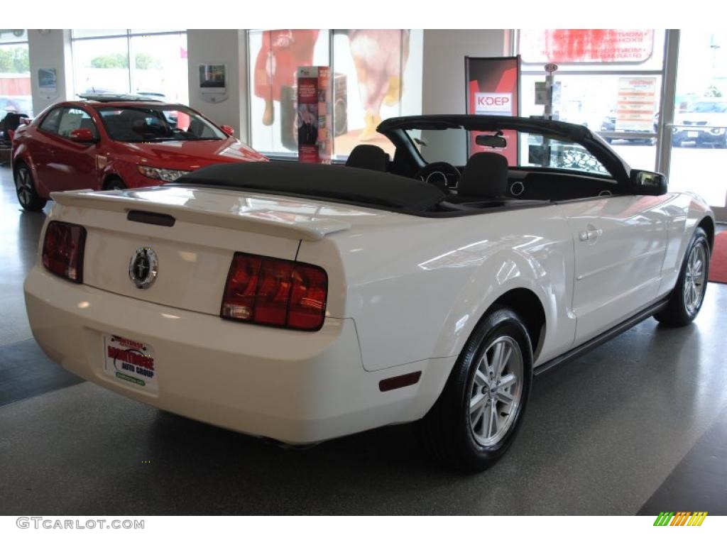 2007 Mustang V6 Deluxe Convertible - Performance White / Dark Charcoal photo #14