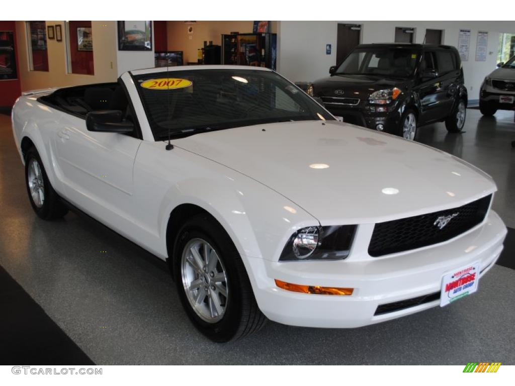 2007 Mustang V6 Deluxe Convertible - Performance White / Dark Charcoal photo #15