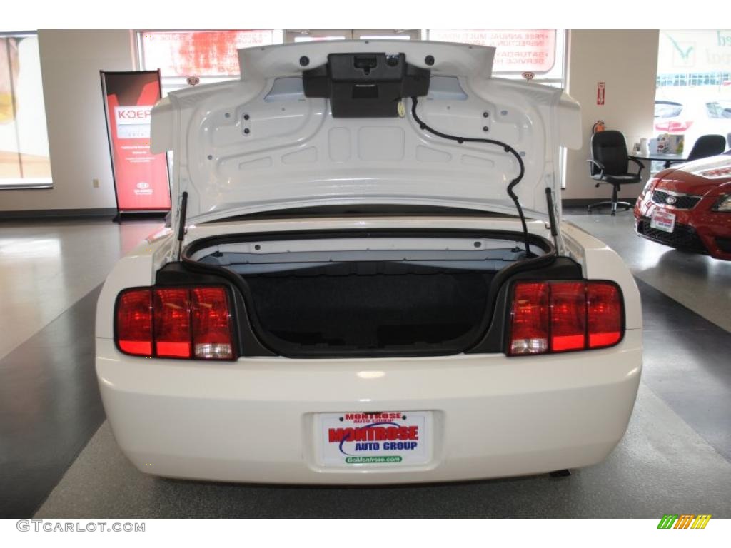 2007 Mustang V6 Deluxe Convertible - Performance White / Dark Charcoal photo #24
