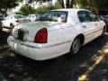 2001 Vibrant White Lincoln Town Car Signature  photo #3