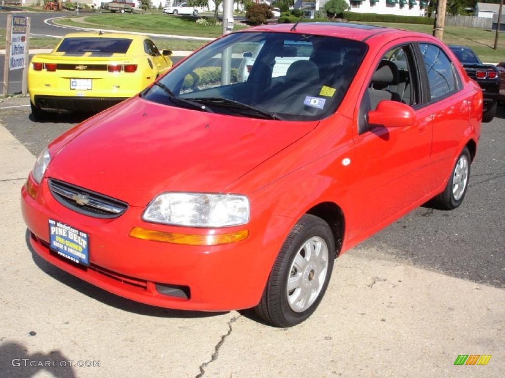 2005 Aveo LT Sedan - Victory Red / Gray photo #1