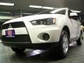 2010 Diamond White Pearl Mitsubishi Outlander ES 4WD  photo #28