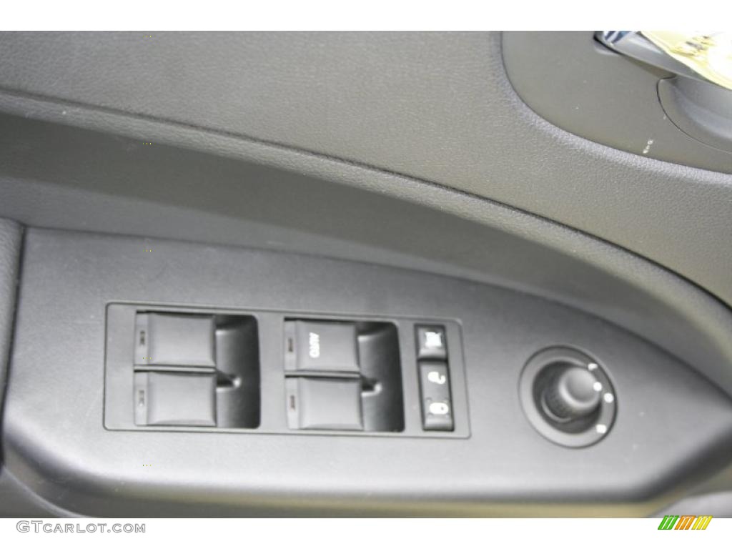 2010 Caliber SXT - Optic Green Metallic / Dark Slate Gray photo #12
