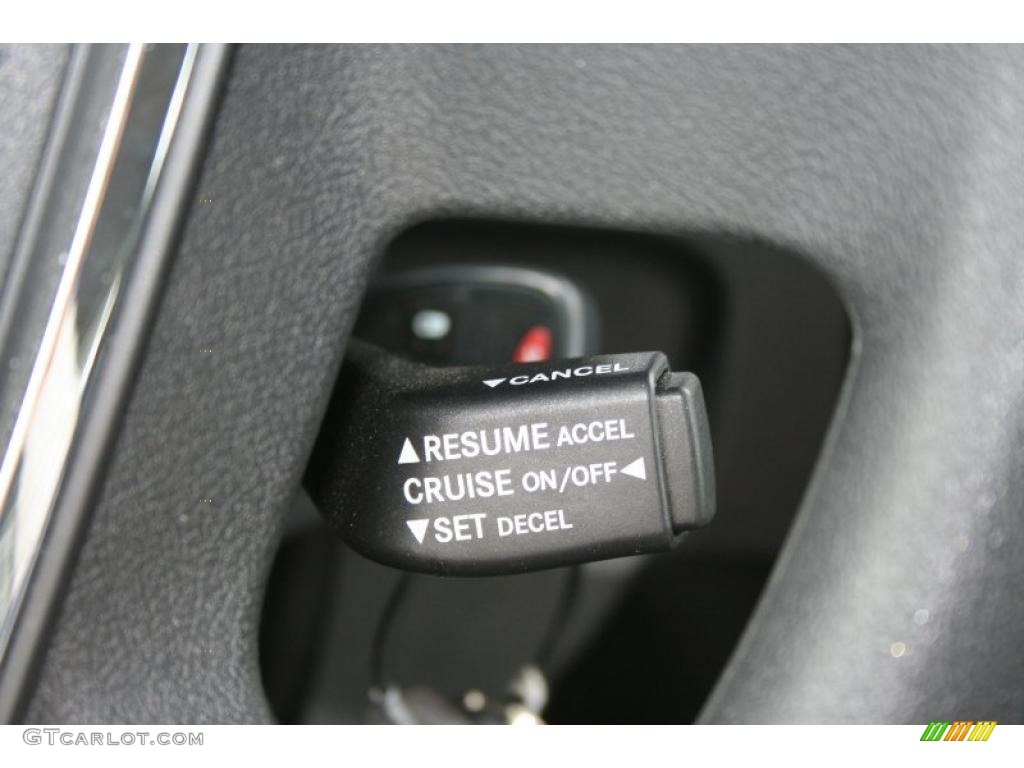 2010 Caliber SXT - Optic Green Metallic / Dark Slate Gray photo #15