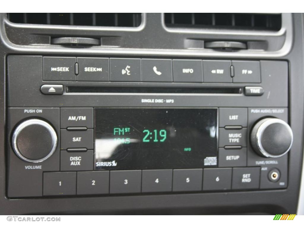2010 Caliber SXT - Optic Green Metallic / Dark Slate Gray photo #16