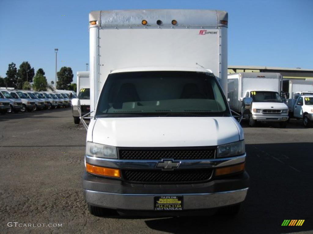 2003 Express 3500 Cutaway Moving Truck - Summit White / Medium Dark Pewter photo #2