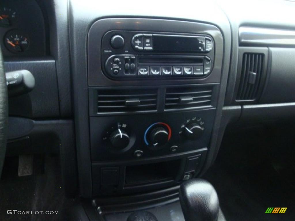 2004 Jeep Grand Cherokee Freedom Edition 4x4 Controls Photo #36656618