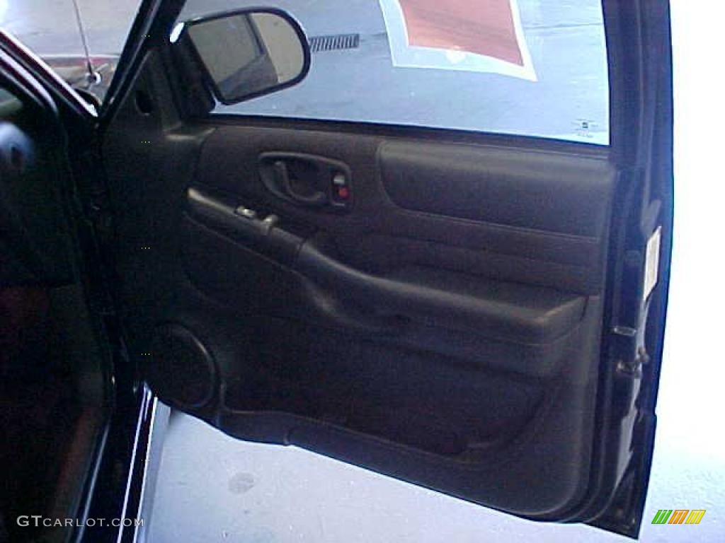 2003 S10 Xtreme Extended Cab - Black Onyx / Graphite photo #8